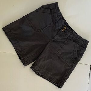 Eddie Bauer Shorts Women’s Size 10 Shorts Grey with Pockets and belt loops.